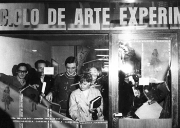 View of Graciela Carnevale’s 1968 action Encierro (Confinement), Rosario, Argentina. Courtesy of the artist