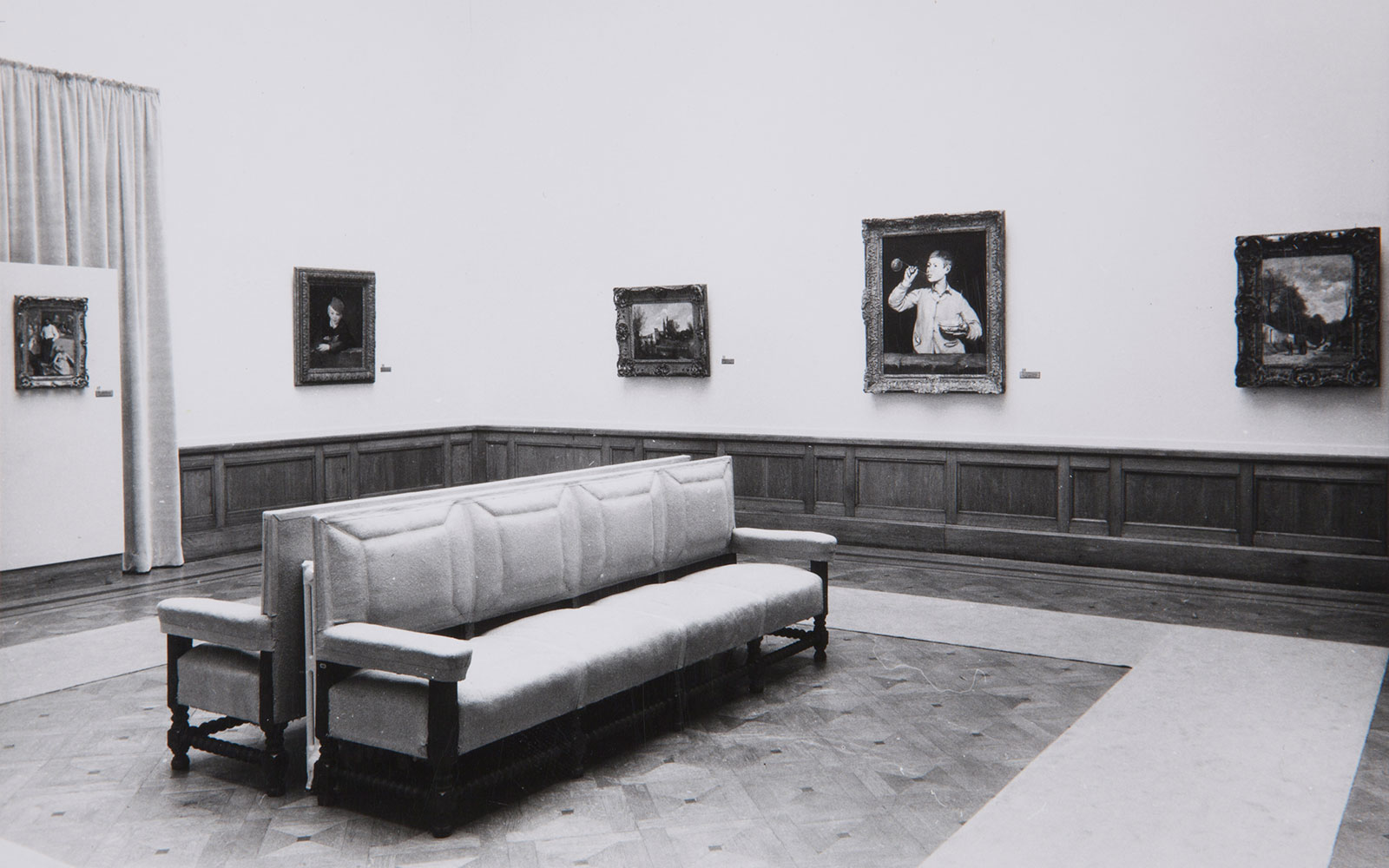 Aspeto da exposição «Pinturas da Colecção da Fundação Calouste Gulbenkian». Museu Nacional de Arte Antiga, Lisboa, 1961. Arquivos Gulbenkian | ID: 198821