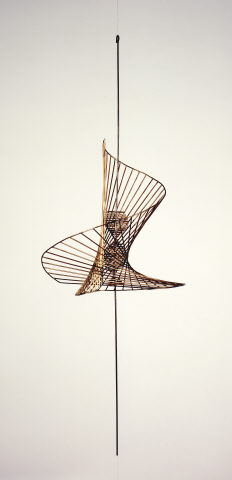 Kenneth Martin, “Screw Mobile”, 1965. Bronze. Coleção Moderna