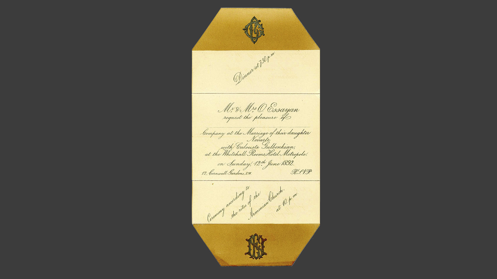 Convite de casamento de Nevarte Essayan e Calouste Gulbenkian. Inglaterra, 1892. Papel, impresso. Em 1892, Nevarte casou com Calouste Gulbenkian. As celebrações tiveram lugar no luxuoso Hotel Metropole, em Londres. Arquivos Gulbenkian, LIS 00452.