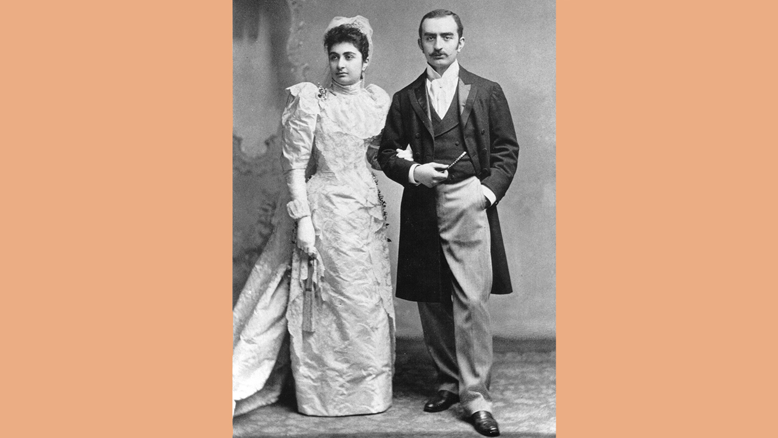 Retrato de casamento de Nevarte e Calouste Gulbenkian. Reprodução de fotografia. Inglaterra, 1892. Museu Calouste Gulbenkian.