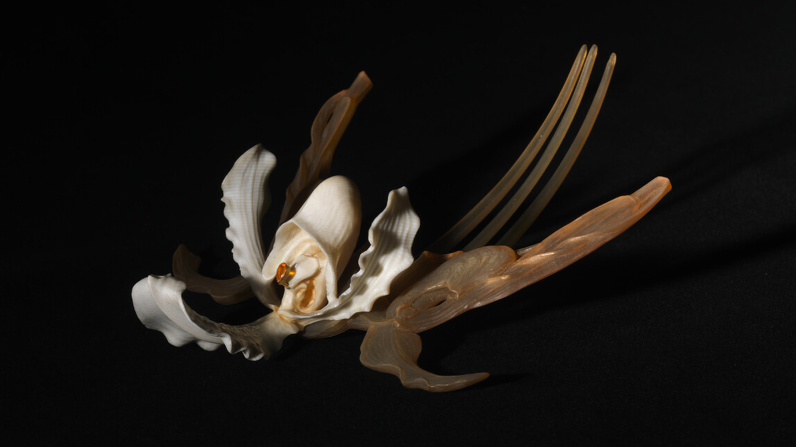 René Lalique, Diadema «Orquídeas». Paris, c. 1903 – 1904. Chifre; Citrino; Marfim; Ouro. Museu Calouste Gulbenkian