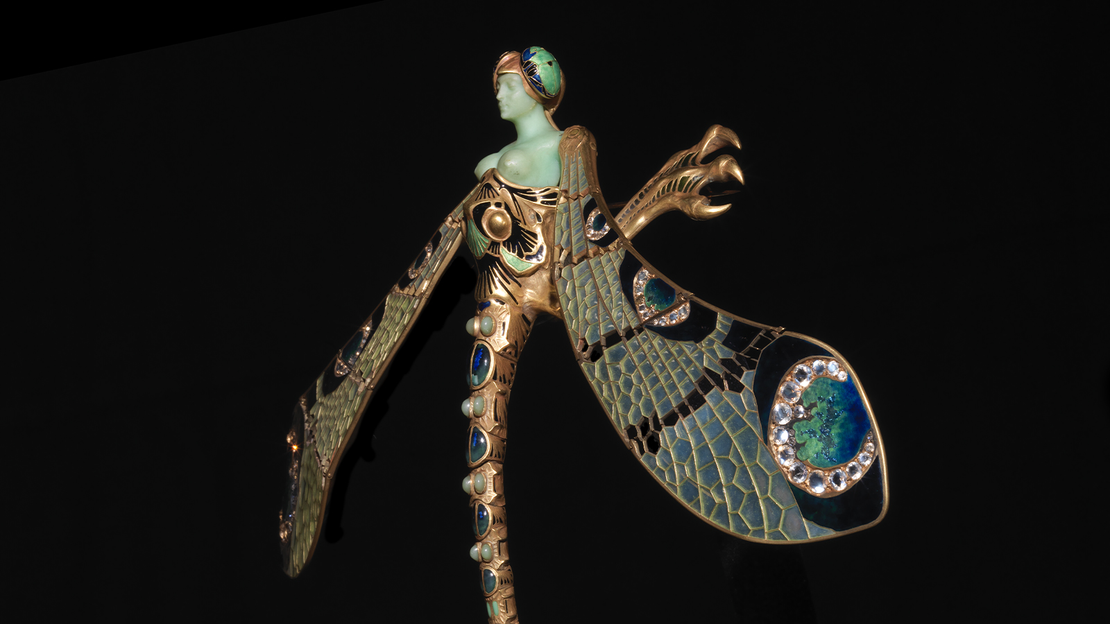 René Lalique, Peitoral «Libélula». França, c. 1897-1898. Ouro, crisópraso, diamantes, pedras-da-lua, calcedónia e esmalte. Museu Calouste Gulbenkian