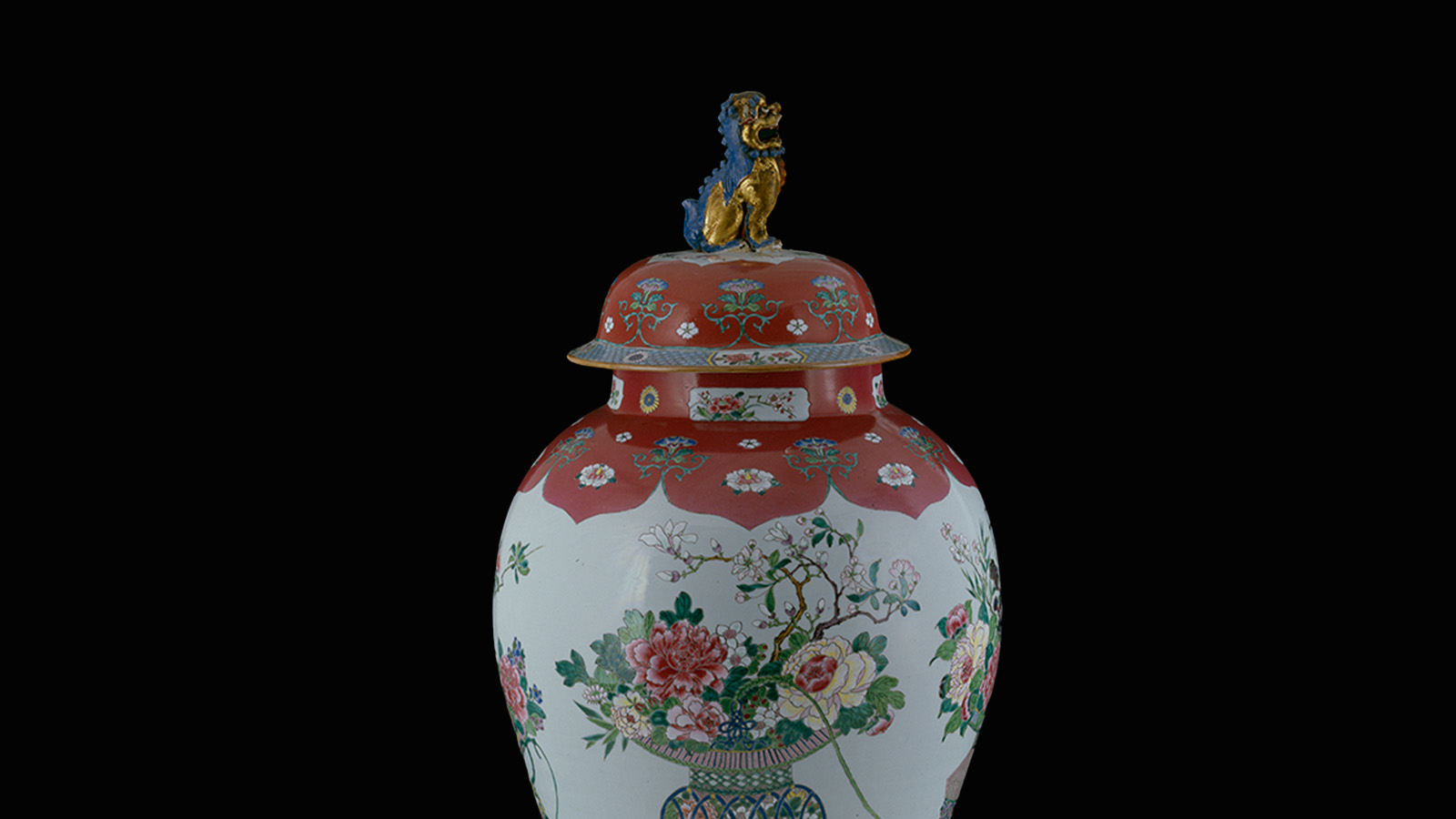 Pote. China, dinastia Qing, período Qianlong (1736-1795), meado do século XVIII. Porcelana com esmalte rubi-rosado e esmaltes da «Família Rosa». Museu Calouste Gulbenkian
