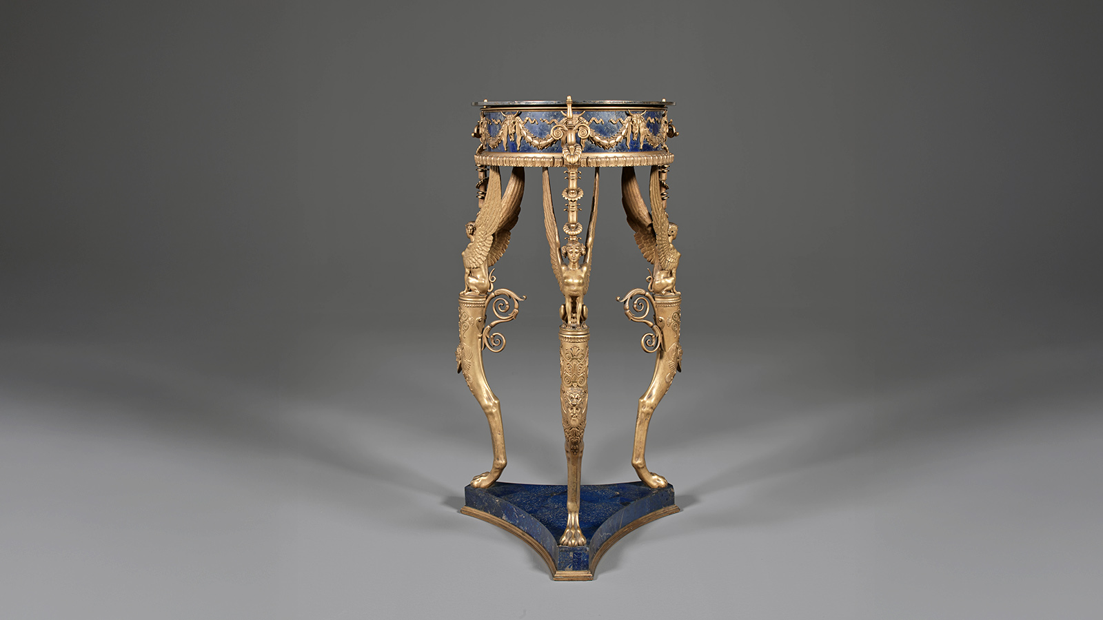 Jardineira. França, século XIX. Bronze, cobre, lápis-lazúli. Museu Calouste Gulbenkian, inv. 615.