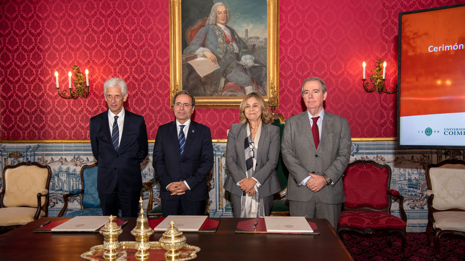 Da esquerda para a direita: António Feijó (Fundação Calouste Gulbenkian), António Falcão (Universidade de Coimbra), Ana Paula Martins (ministra da Saúde) e Miguel Xavier (Coordenador Nacional das Políticas de Saúde Mental).