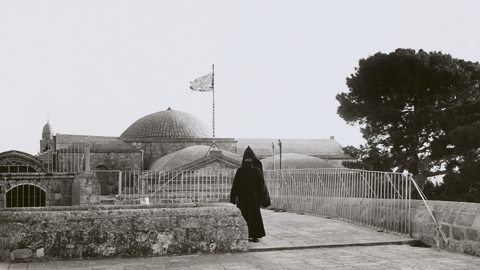 View of the Monastery of Saint James. Album of photographs of Armenian religious sites – Jerusalem and Bethlehem. Gulbenkian Archives I04-011.