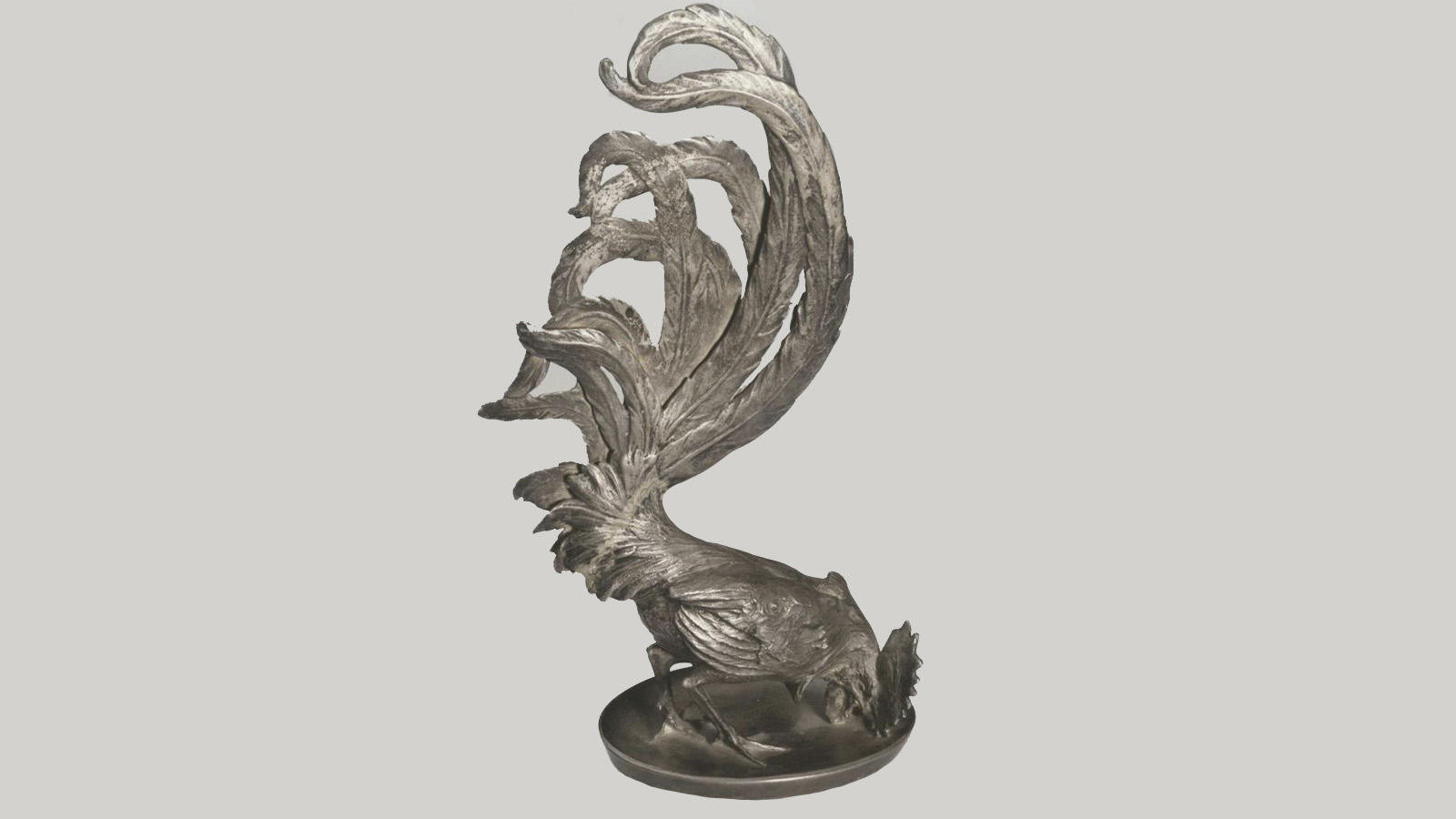 Menu holder «Rooster», René Lalique. France, c. 1901. Silver. Calouste Gulbenkian Museum.