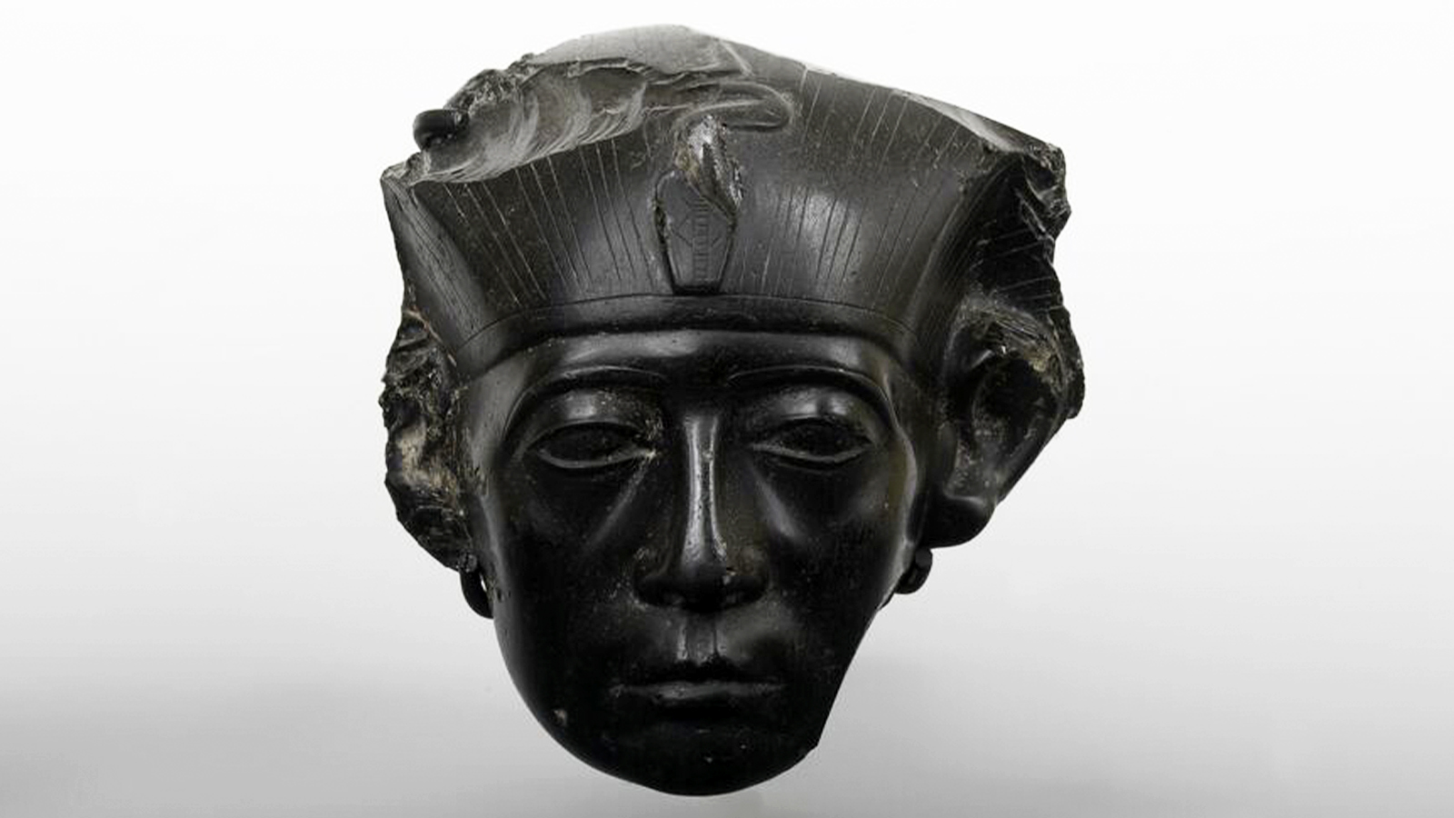 Cabeça do rei Senuseret III. Egito, Império Médio, XII dinastia, c. 1990-1783 a. C. Obsidiana. Museu Calouste Gulbenkian
