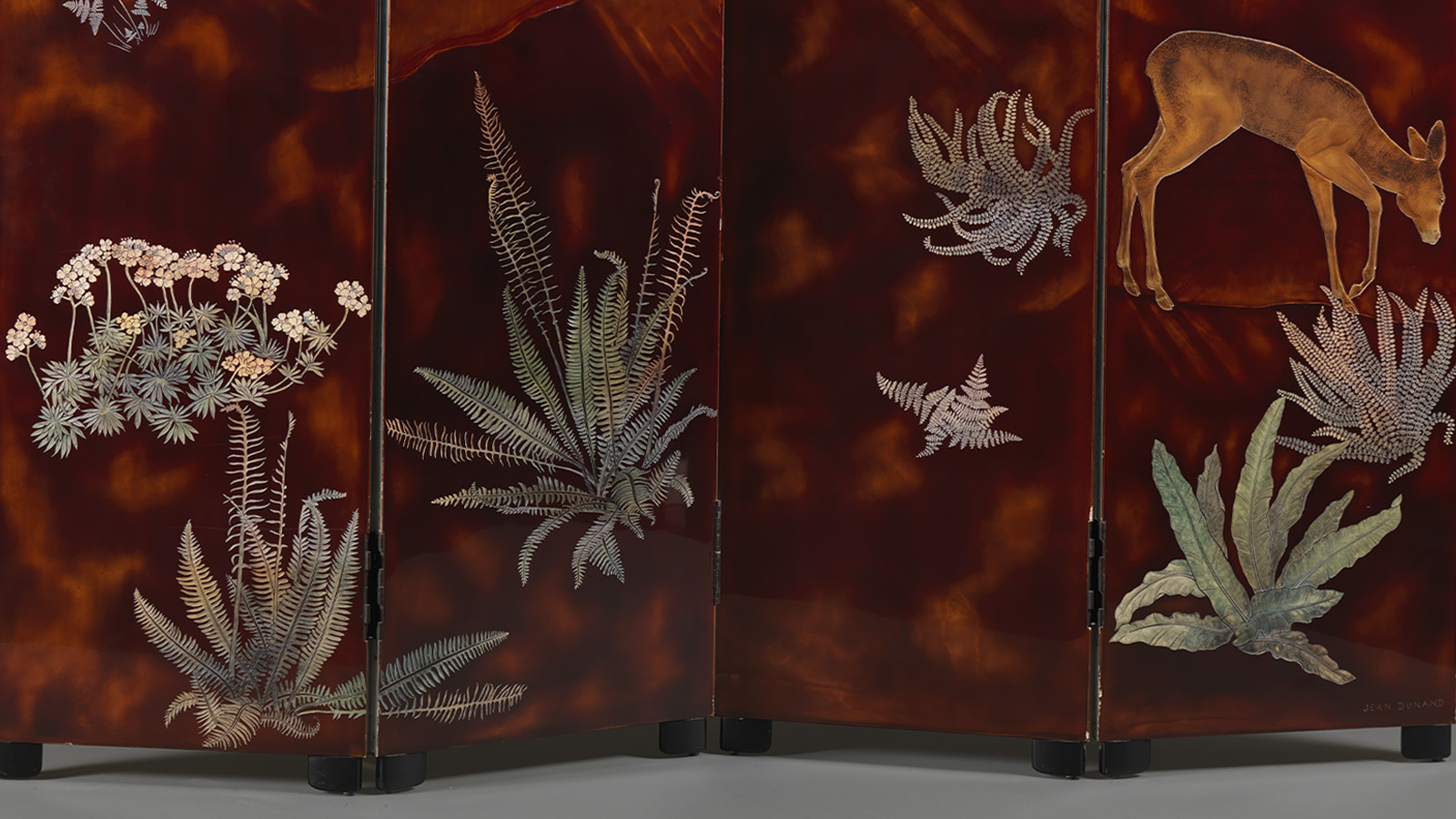 Jean Dunand, Biombo «As Corças». França, c.1932-1935. Madeira lacada, aplicações em cobre. Museu Calouste Gulbenkian
