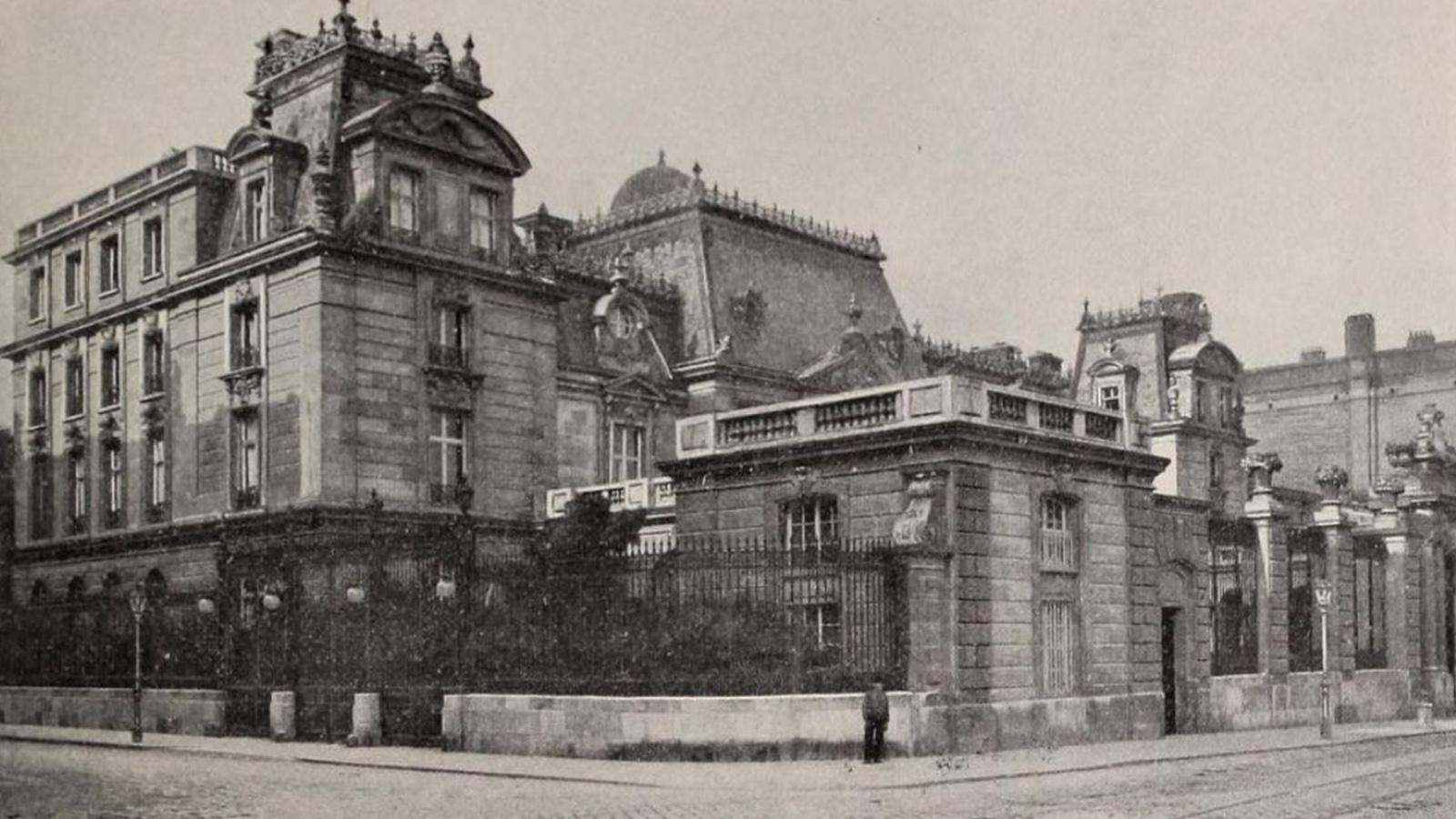 Albert Rothschild Palace, 24-26 Heugasse, Vienna. Paul Kortz, ‘Wien am Anfang des XX. Jahrhunderts’. Vienna, 1905, vol. II.
