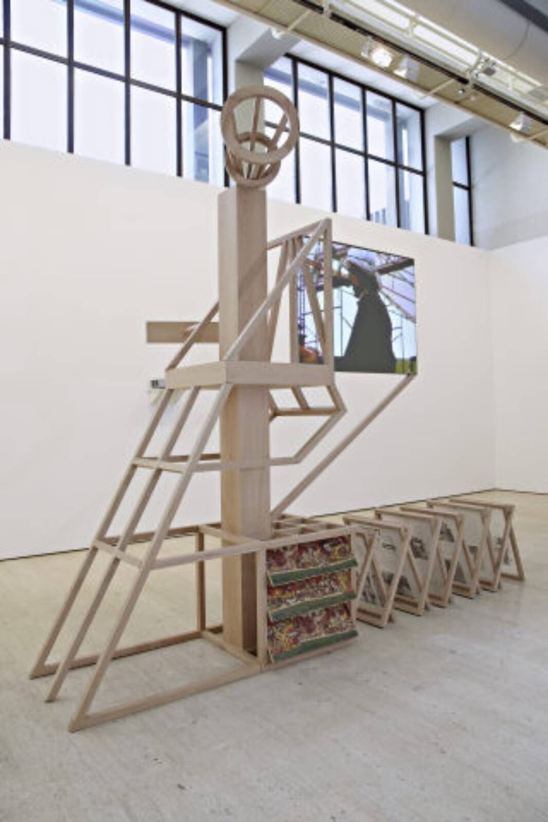 Ângela Ferreira, «[For Mozambique Model n.º 3 for propaganda stand, screen and loudspeaker platform celebrating a post-independence Utopia]», 2008. Coleção do CAM – Centro de Arte Moderna Gulbenkian